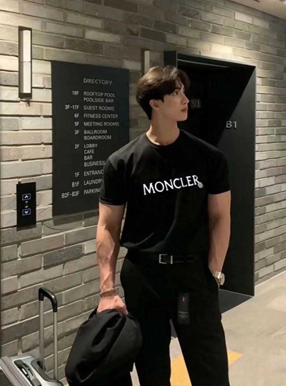 Moncler Tee #Moncler_W2C #Tee