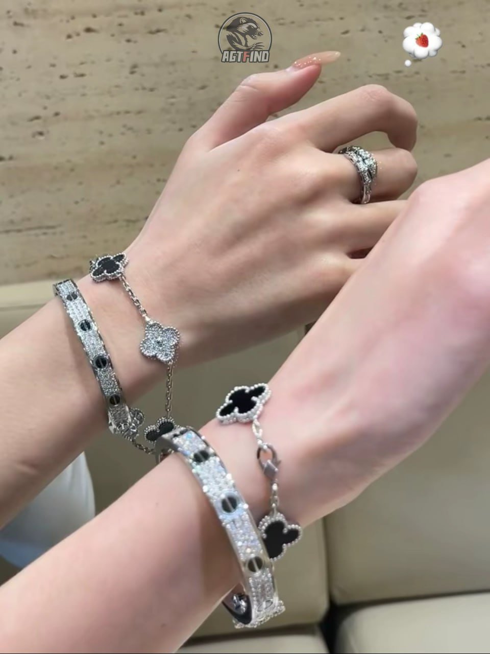 Van Cleef & Arpels bracelet (The perfect gift for your loved ones❤️) ( 40 + styles)