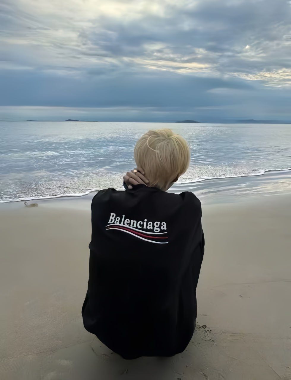 Balenciaga T-shirts #Balenciaga_W2C #Tshirts