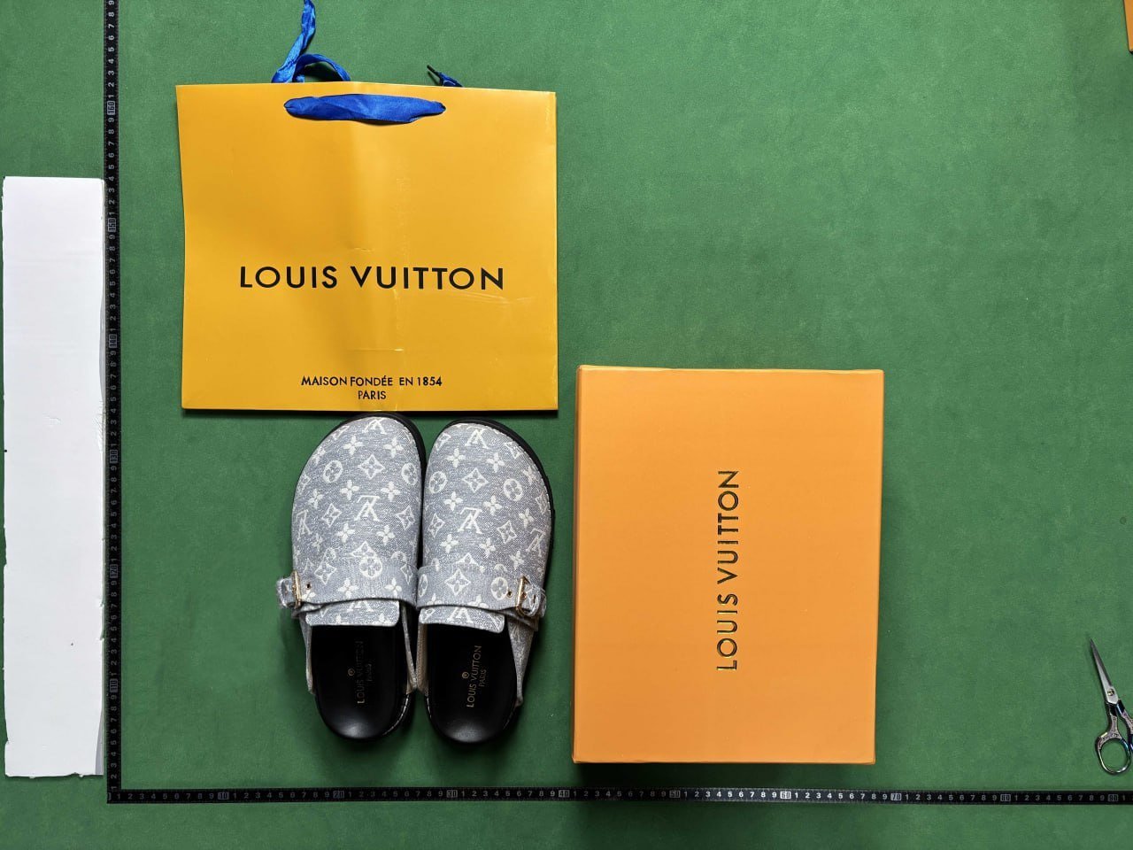 LOUIS VUITTON Slippers #LV_W2C   #Slippers