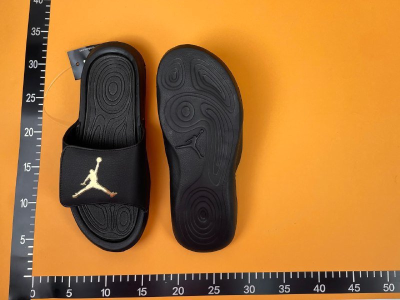 NIKE / JORDAN slippers 